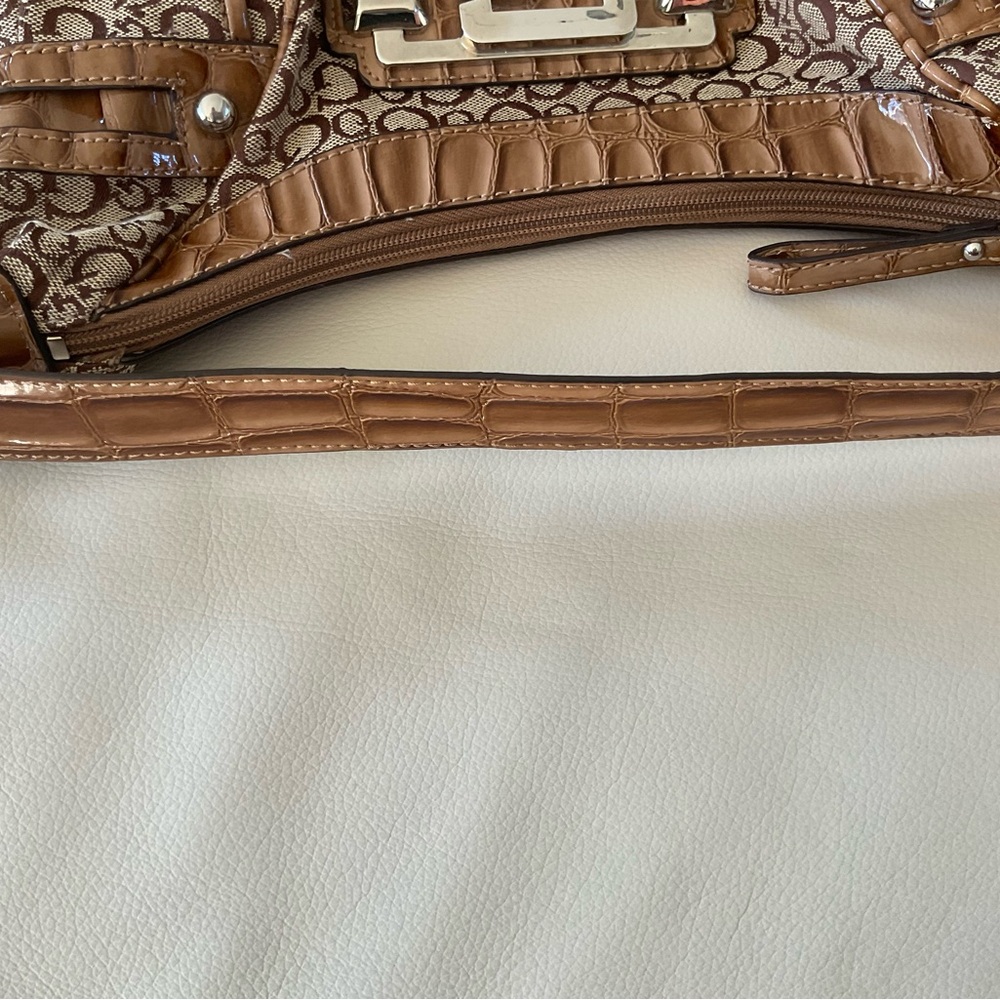 Guess ODELIA Shoulder Bag - Picture 11 of 14